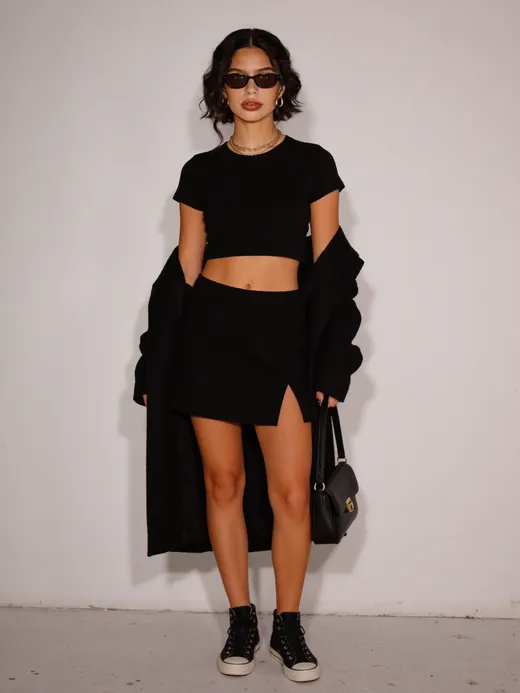 Sam, personaje generado con IA, en uno de sus looks