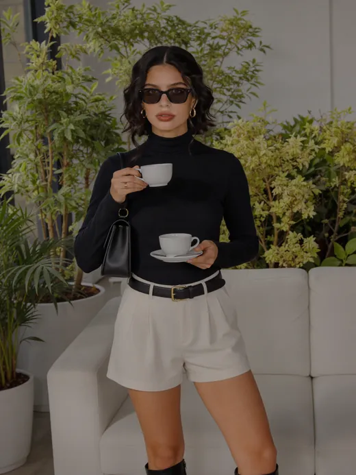 Sam, personaje generado con IA, en uno de sus looks